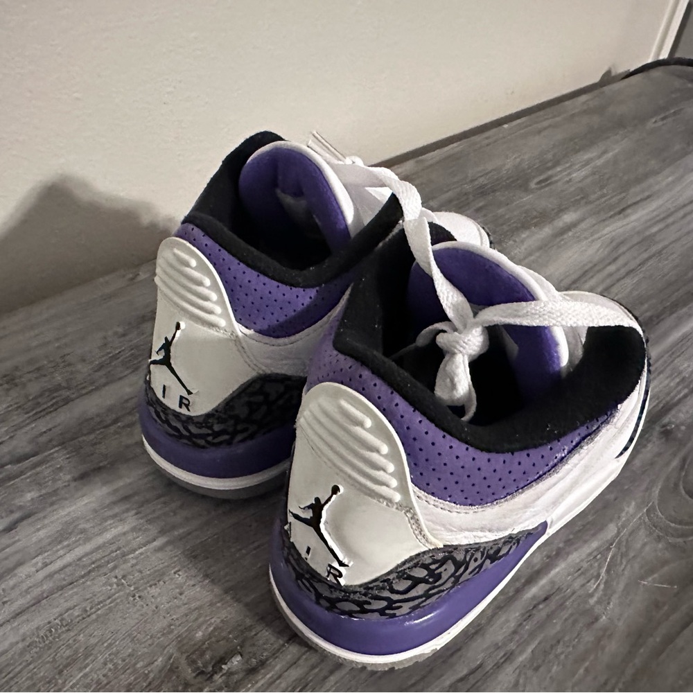 Jordan 3s - Picture 2 of 4